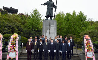 이충무공탄신제471주년기념동상참배