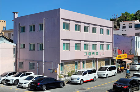 3층 건물로 된 성산그레이스 주간보호센터 외부전경