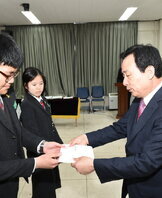 2015 상반기 고교진학후 성적우수학생 장학증서 전달식 (3)