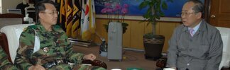 31사단장 모종화 소장 방문