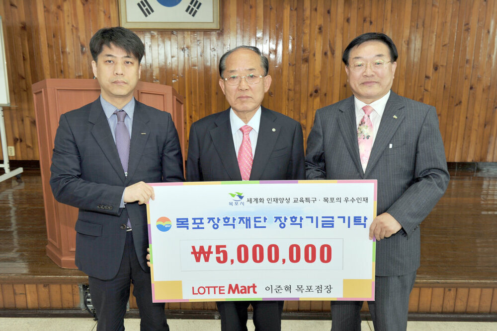 목포장학재단2012,상반기장학금전달식08(2012,4,24,회의실).jpg