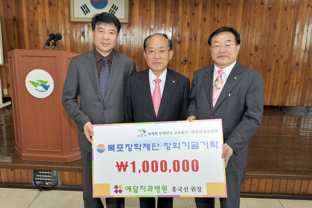 목포장학재단2012,상반기장학금전달식14(2012,4,24,회의실).jpg