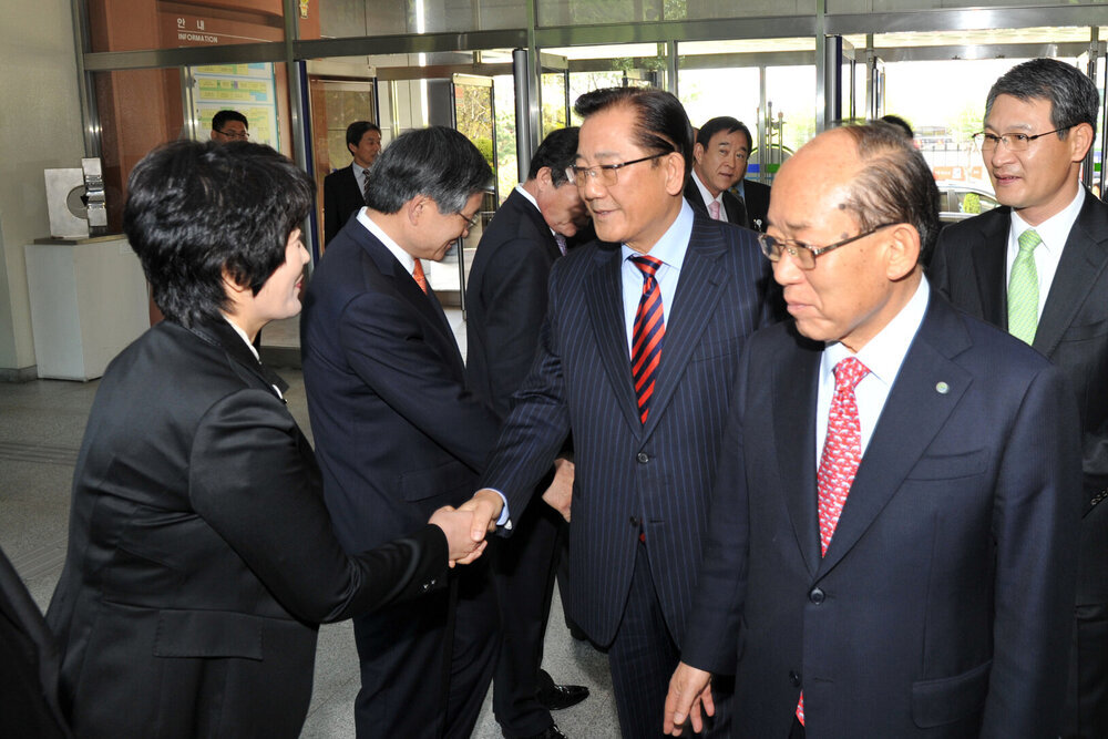 박준영도지사목포시민과대화06(2012,4,27,시청현관).jpg