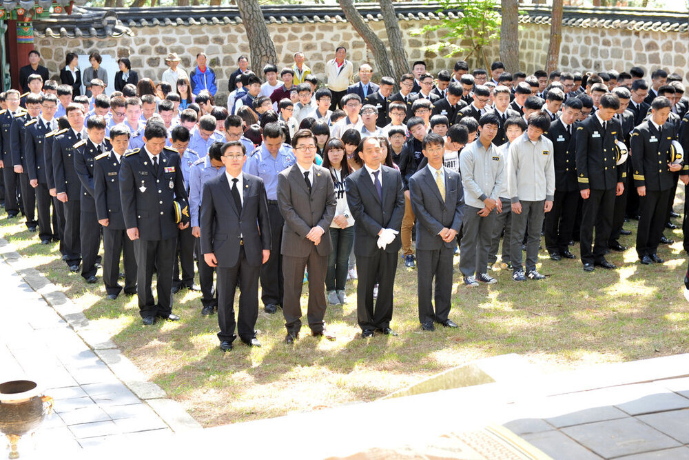 충무공탄신제467주년제전식26(2012,4,28,고하도모충각).jpg