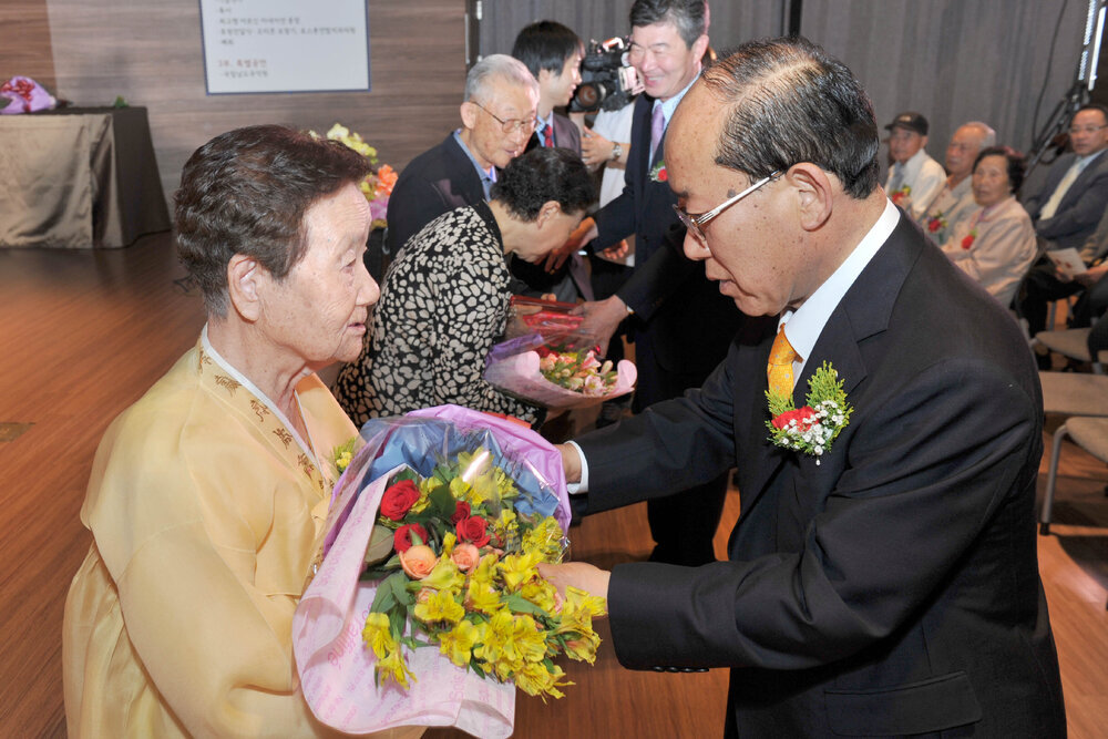 어버이날기념식07(2012,5,8,이랜드노인복지관).jpg