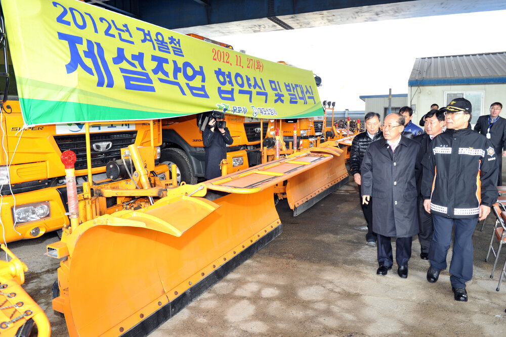 목포시겨울철도로제설작업협약및발대식05(2012,11,27,청호교밑자재창고).jpg