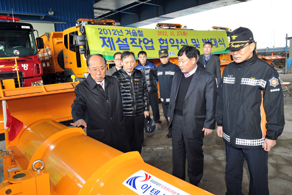 목포시겨울철도로제설작업협약및발대식07(2012,11,27,청호교밑자재창고).jpg