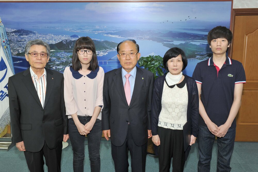 고김성기책임관사무관승진임용장교부03(2013,6,3,시장실).jpg