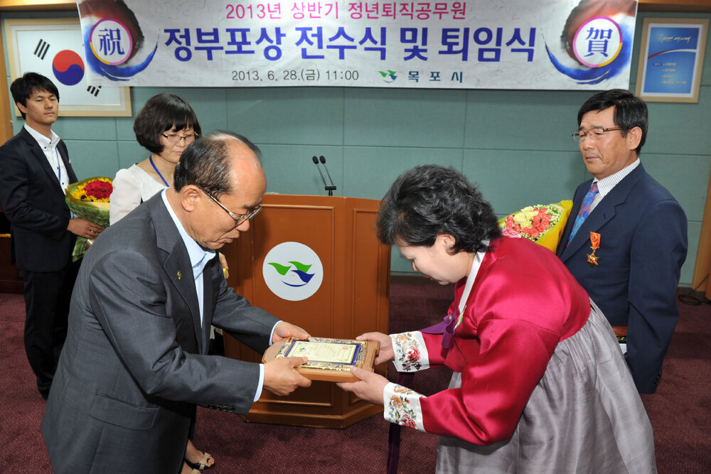2013정부포상전수및퇴임식32(2013,6,28,상황실).jpg