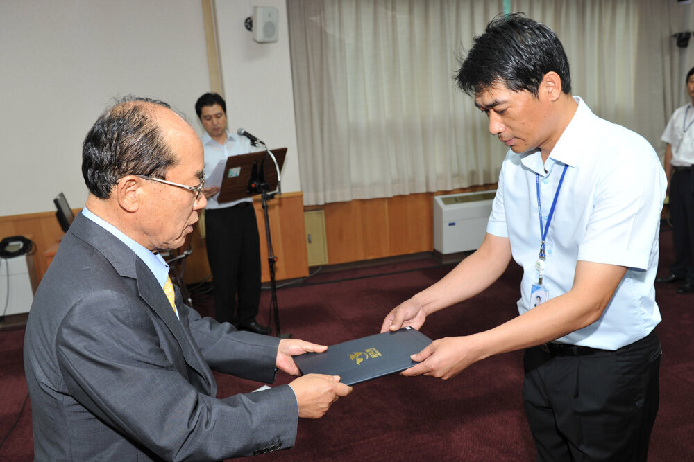 2013,9,13일자승진임용장교부11(2013,9,13,상황실).jpg