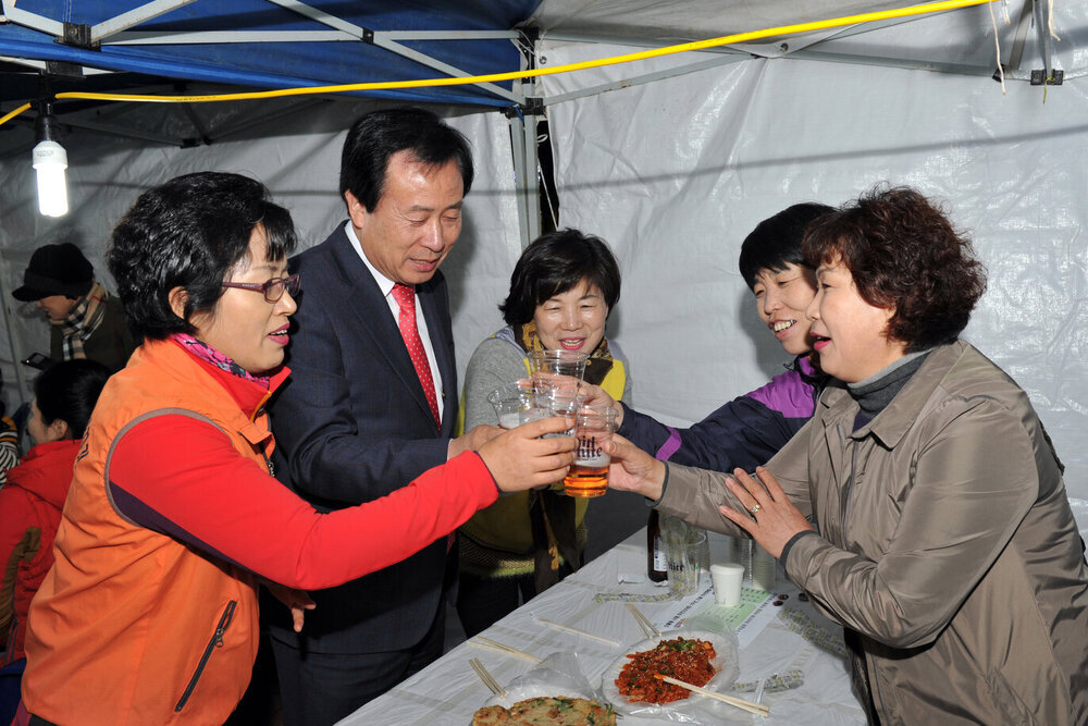 신흥동시범주민자치회1주년기념식06(2014,11,7,원형상가주차장).jpg