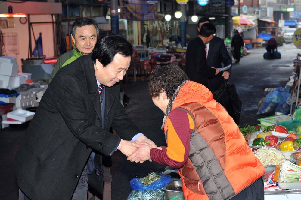 설명절전통시장방문격려07(2015,2,15,항동시장).jpg