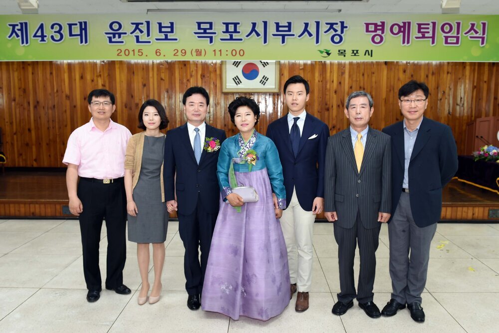 제43대윤진보목포시부시장명예퇴임식37(2015,6,29,회의실).jpg