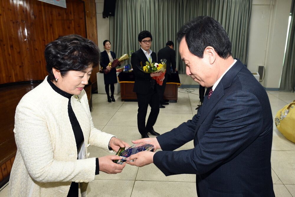2015하반기정퇴직공무원정부포상전수식01(2015,12,29,회의실).jpg