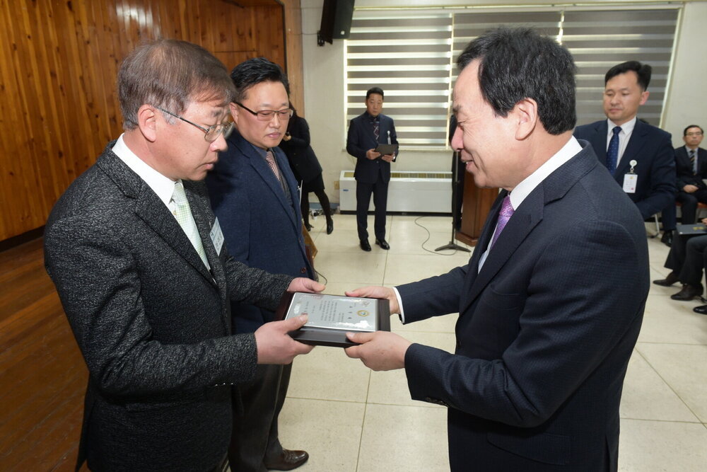박홍률 목포시장 시정유공자 시상.