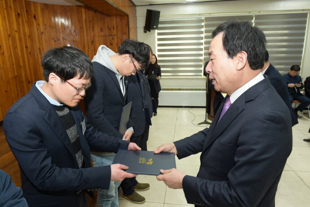 박홍률 목포시장 시정유공자 시상.