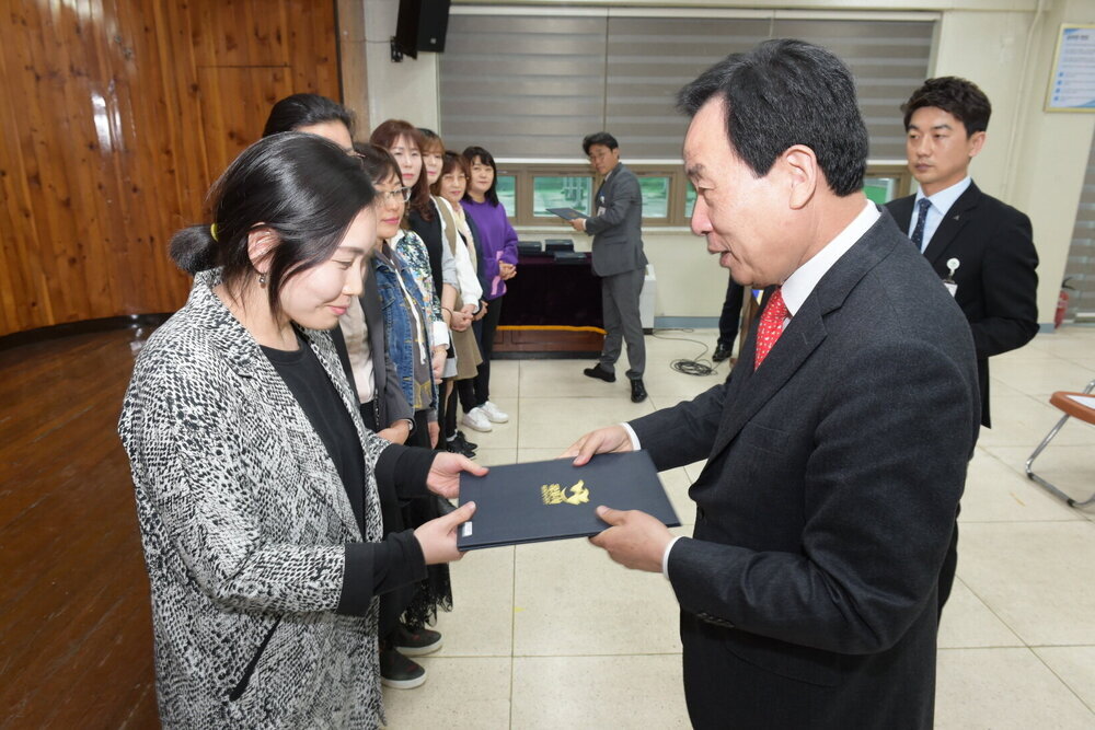 박홍률 목포시장 위촉장 수여.