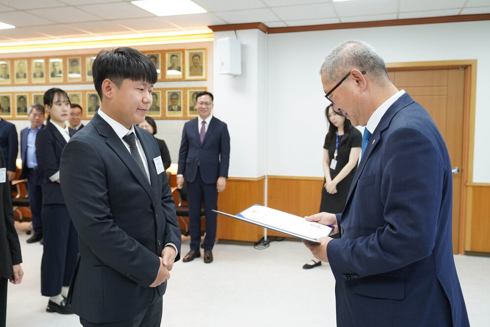 (10.01.상황실) 신규 공무원 임용장 수여식-1