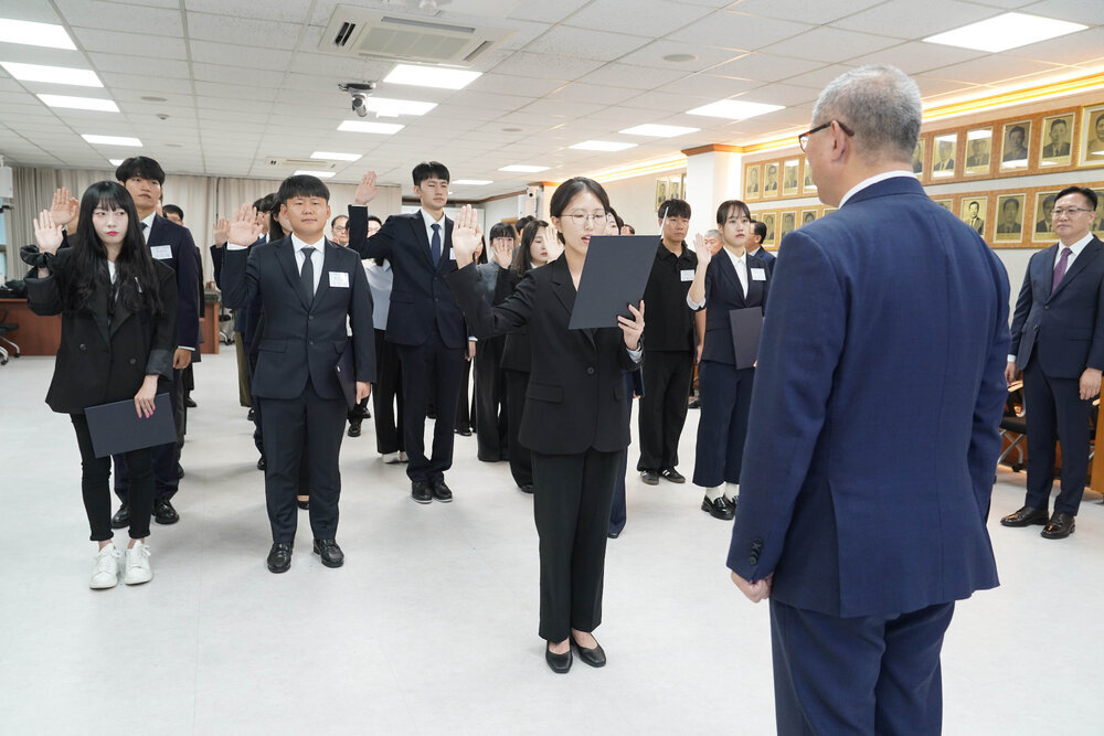 (10.01.상황실) 신규 공무원 임용장 수여식-2