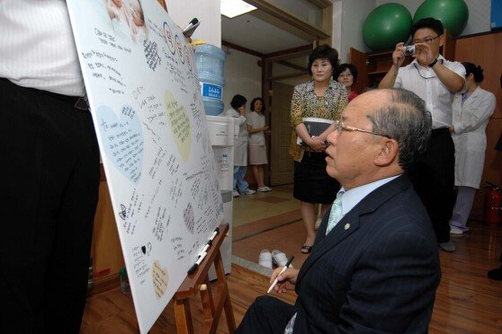 세쌍둥이출산가정돌잔치02(2009.7.25.미즈아이병원).jpg