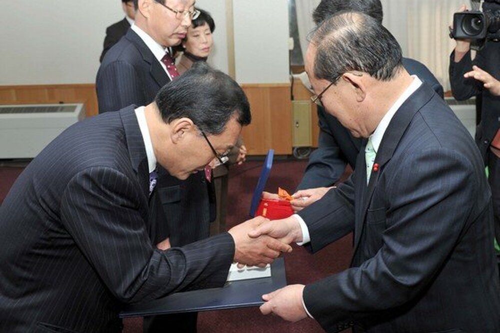 2010하반기정년및명예퇴임정부포상전수식01(2010.12.28.상황실).jpg