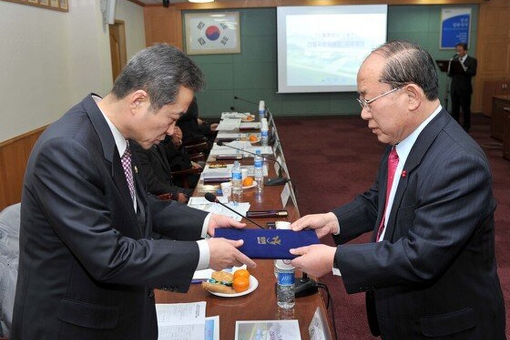 노벨평화상기념관자문위원회의01(2010.12.29.상황실).jpg