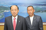 고영태하당라이온스클럽회장고민준선직원사무관순직성금기탁02(2012,9,24,시장실).jpg
