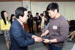 상반기인재육성장학증서수여식35(2015,5,8,상황실).jpg