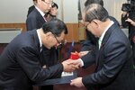 2010하반기정년및명예퇴임정부포상전수식01(2010.12.28.상황실).jpg